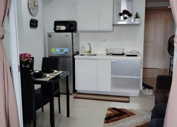 Guest house In Paranaque Homes Azure 3*